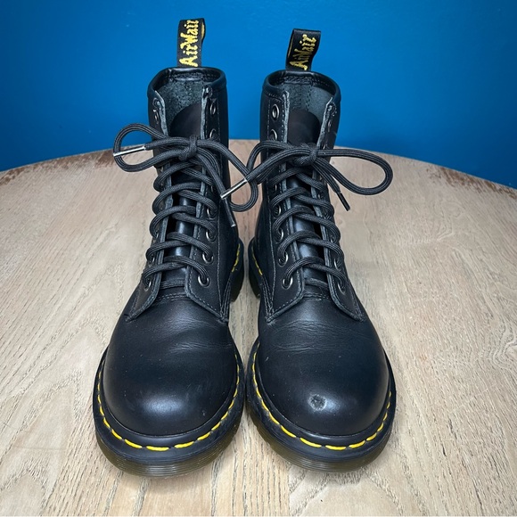 Dr. Martens 1460 Women’s Smooth Leather Lace Up Boots Black 8 Eye Size 6 - Picture 6 of 14